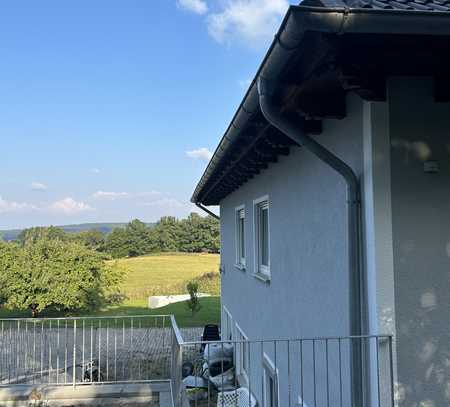 Geräumiges und saniertes 12-Zimmer-Haus zur verkaufen in Knüllwald Mit BAUGRUNDSTÜCK.