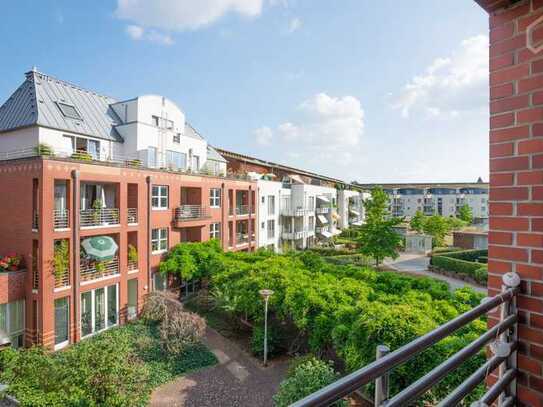 Top-Lage Medienhafen: helle möblierte Luxuswohnung mit Loggia & Blick ins Grüne