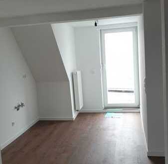 kernsanierte 2-Zimmer Dachgeschosswohnung