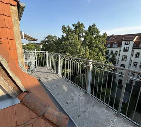 Ruhige, helle 3,5 Zimmer-Dachgeschosswohnung mit 2 Balkonen in Striesen-West,Dresden