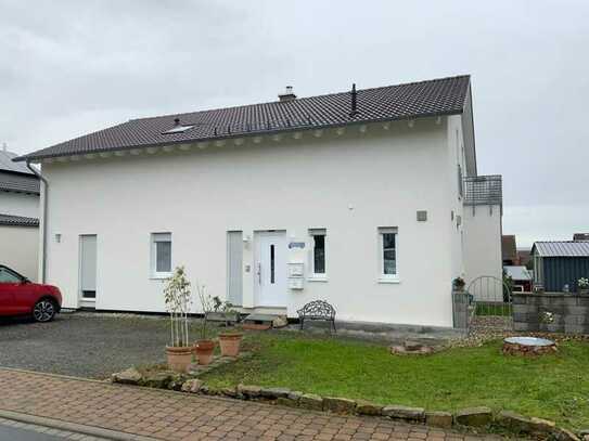 GLOBAL INVEST SINSHEIM | Tolles 2-Familienhaus in bester Lage von Neunkirchen mit herrlichem Blick i
