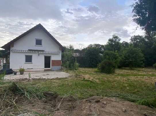 Kleines Haus mit herrlichem Baugrundstück in Ascha zu verkaufen