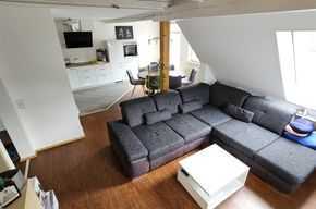 Moderne, helle 2,5-Zimmer-DG-Wohnung mit Balkon und EBK in Grafenau