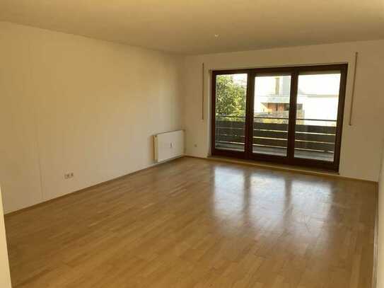 Großzügige 3-Zimmer-Wohnung mit Balkon und Einbauküche in Bad Homburg