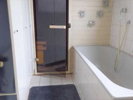 Sanierte 3-Zimmer-Wohnung mit Stellplatz und Einbauküche in Birkesdorf