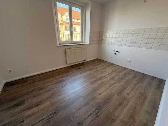 1. Monate kaltmietfrei ! *** - Bad mit Fenster / 2OG = DG