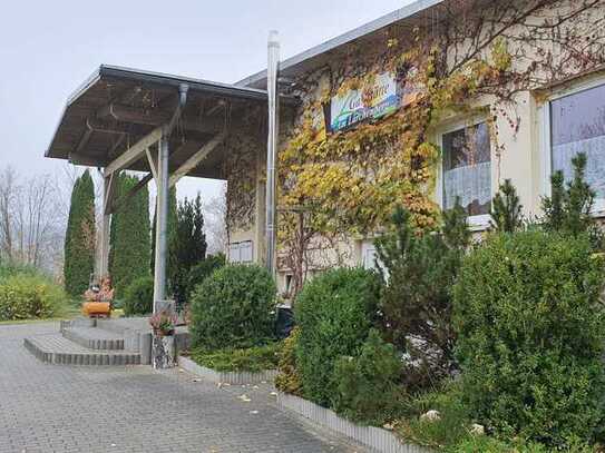 Gaststätte mit 130 Plätzen und 40 Terassenplätze mit Sportplatz und Spielplatz auf 1800 m² Grundst.