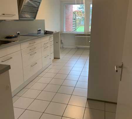 Geschmackvolle EG-Wohnung mit drei Zimmern sowie Balkon und EBK in Stellingen, Hamburg