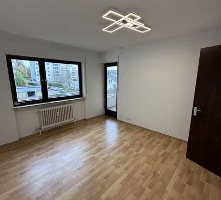 Attraktive 3-Zimmer-Wohnung im herzen des Remseck, Garage, EBK, Balkon