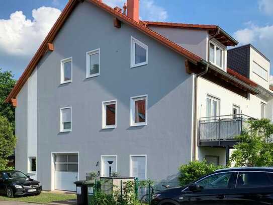 Wohnen am Stadtwald - Attraktive 3,5-Zimmer-Maisonette-Wohnung mit zwei Bädern und Balkon