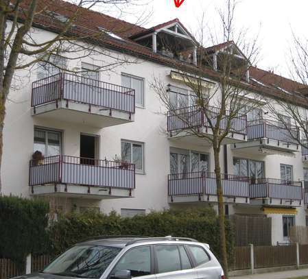 Freundliche 3-Zimmer-DG-Wohnung in Augsburg-Inningen mit schöner DG-Loggia