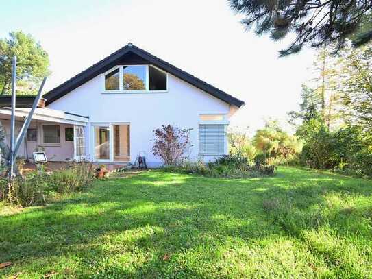 Panoramablick in Kenzingen:
Großzügiges Haus mit Garten in begehrter Hanglage