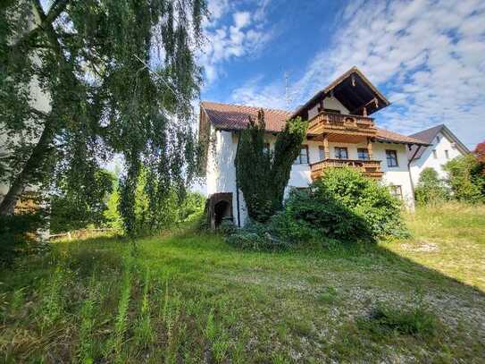 Bauernhof mit Wohnhaus und Nebengebäuden