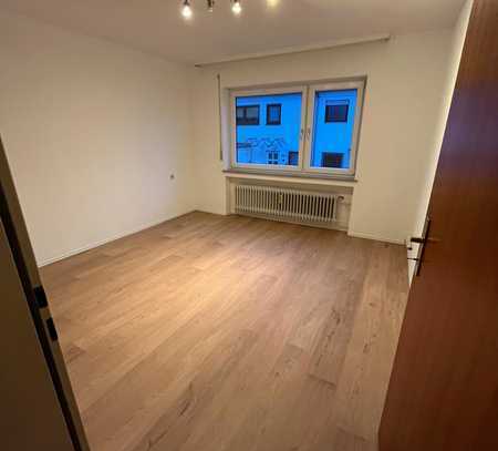 Freundliche 3-Zimmer-Wohnung mit Balkon und Einbauküche in Leonberg (befristet auf 1 Jahr)