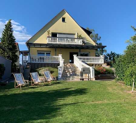 Schöne 3 Zimmer Wohnung in gehobenem Haus mit Balkon und Gartennutzung