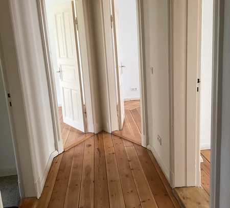 Großzügige 2 Zimmer Altbau-Wohnung mit Balkon und Einbauküche in Flensburg