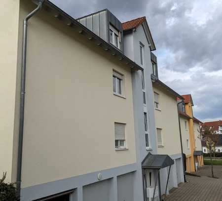 Ansprechende 3-Zimmer-DG-Wohnung mit Einbauküche und Garage in Pfullendorf