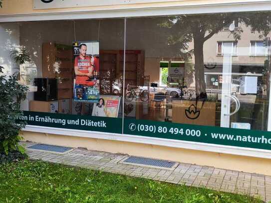 HELLER LADEN MIT GROßEN SCHAUFENSTER - ALBRECHTSTRAßE