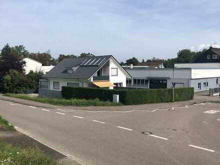 Attraktives und saniertes 7-Zimmer-Einfamilienhaus in Offenburg und Gewerbehalle zu verkau