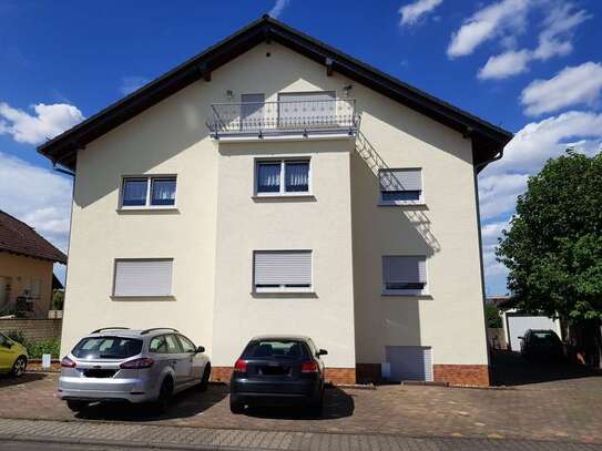 2-Zimmer-DG-Wohnung, Küche Bad u. Balkon in Wölfersheim-Wohnbach