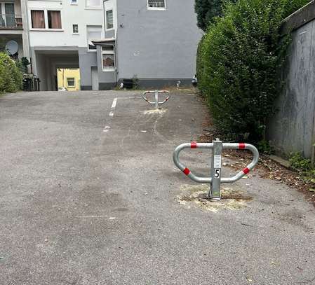 Stellplatz auf einem Hinterhof zu vermieten!