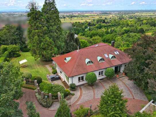 Villa Blickle - Exklusive Unternehmervilla in Ortsrandlage mit Panoramablick über die Rheinebene