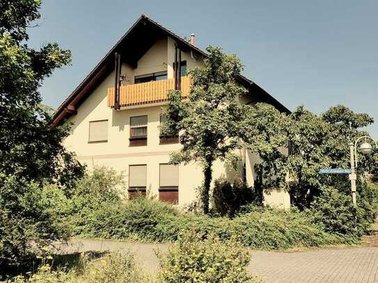 Gut geschnittene 2-Zimmer-DG-Wohnung in 2-Familien-Wohnhaus in Karlsruh