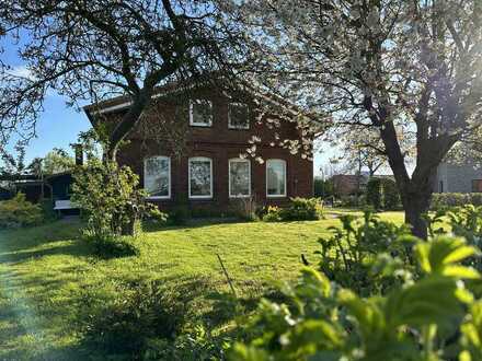 Älteres, stilvolles Einfamilienhaus mit Charme in Ortsrandlage und nur wenige Meter zu Eider & NOK!