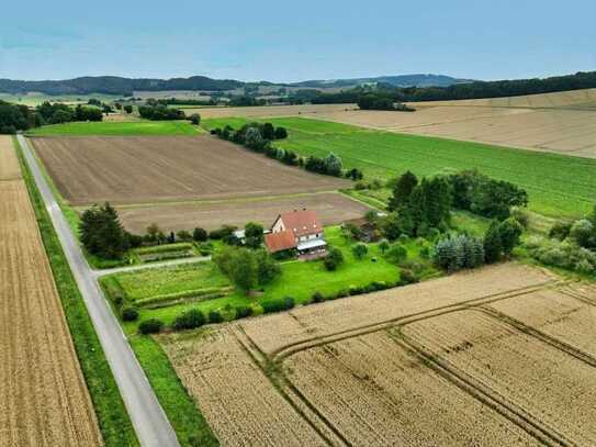 Charmantes Wohnhaus mit ca. 14.500 m² Grundstück in idyllischer Alleinlage