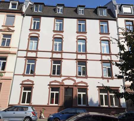 Schicke 3-Zimmer-Wohnung mit Garten, Terrasse und Einbauküche im begehrten Nordend Frankfurts