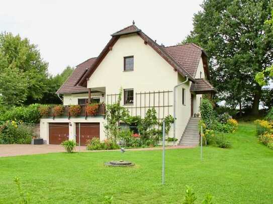 Ruhige grüne Oase ... ungestört wohnen im Zweifamilienhaus!