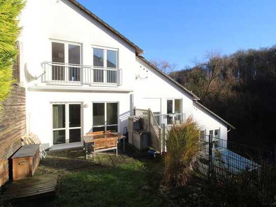 Familienfreundliches Reihenhaus in idyllischer Waldrandlage mit Garten und Terrasse