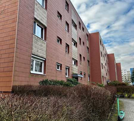 Einziehen und wohl fühlen!!SANIERT!! Großzügige 3-Zimmer Etagenwohnung mit Balkon und Einbauküche!