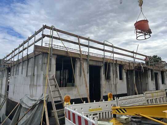 DER BAU HAT BEGONNEN: 3 Reihenhäuser in KA-Hohenwettersbach - Aussichtslage!