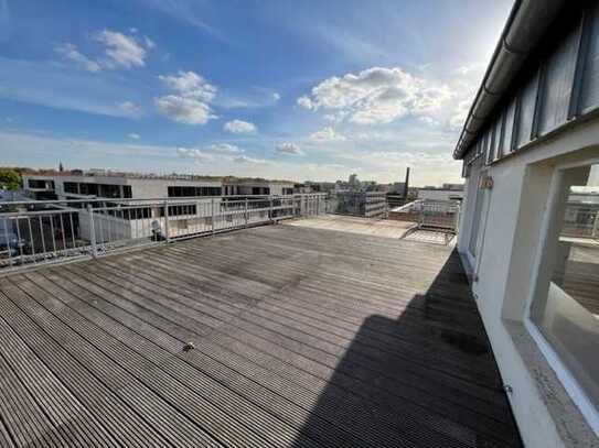 Loftbüro mit Dachterrasse über den Dächern von Ehrenfeld