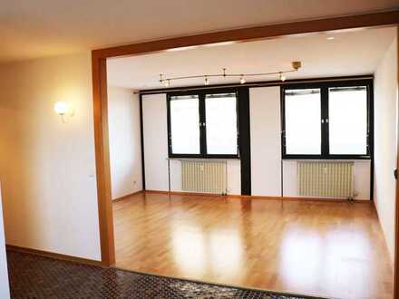 Wohnen mit Aussicht -
Großzügige 3,5-Zimmer Wohnung mit weitläufigem Balkon zum Kauf!