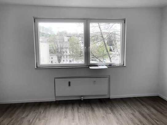 Schöne kleine frisch renovierte 1 ZKB-Wohnung in Wuppertal-Barmen