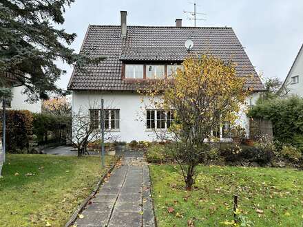 Freistehendes und stilvolles Haus in TOP-Wohnlage mit großem und schönem Garten in Südlage!