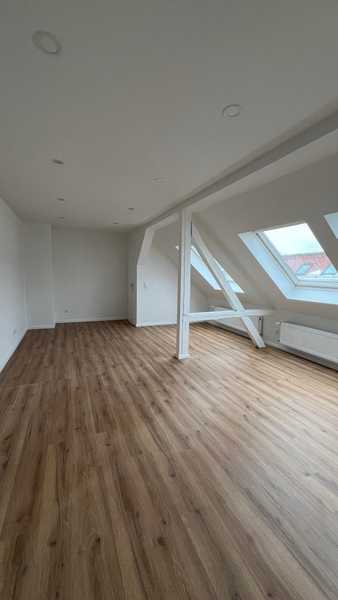 **1 Zimmer-Apartment im DG mit Tageslichtbad u.v.m.** (WE 10)