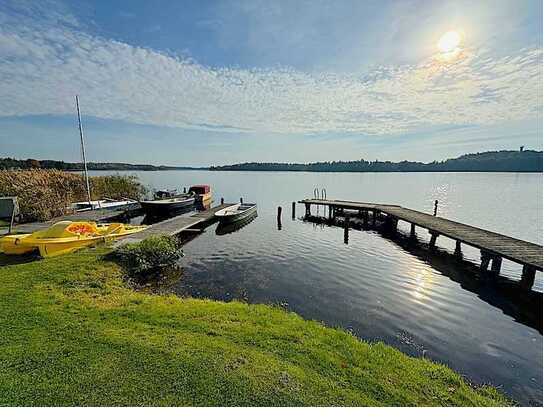 Traumhaftes Wassergrundstück an der Mecklenburgischen Seenplatte mit 5 Ferienhäusern !