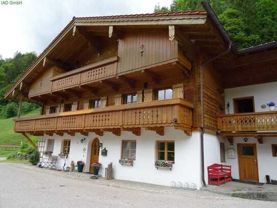 Großer Hof mit Tierhaltung in ruhiger sonniger Alleinlage zu verkaufen.