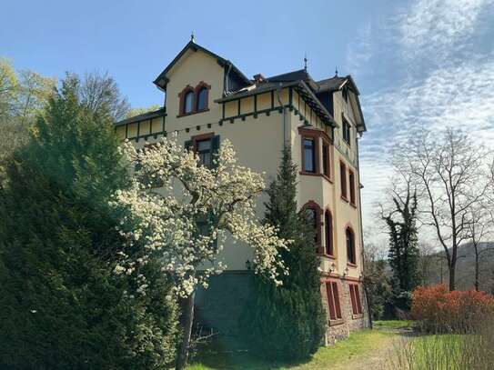 Schöne 4-Zimmer-DG-Wohnung mit gehobener Innenausstattung in Kirn