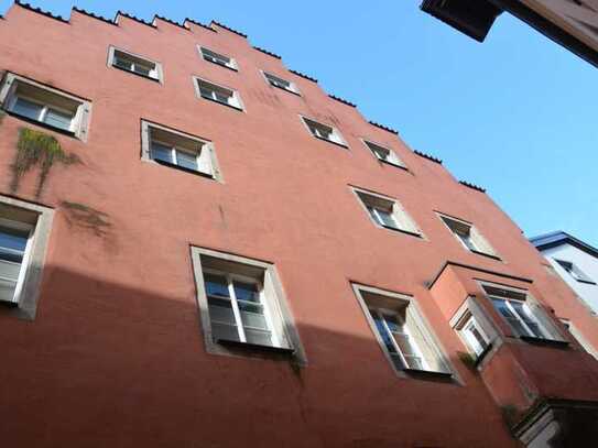 Regensburg: 2-Zimmer für Altstadt-Liebhaber mit Austritt zum romantischen Innenhof