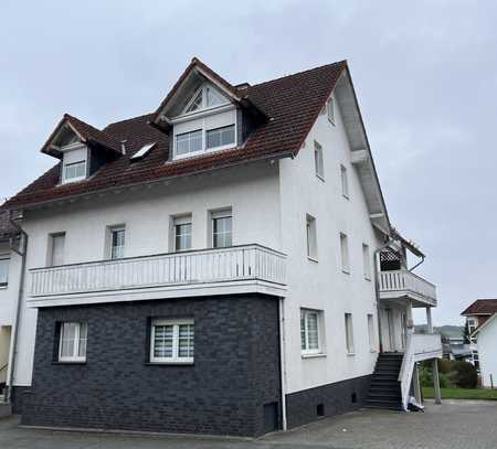 Großzügige DG-Wohnung mit fünf Zimmern und Balkon in Waldernbach