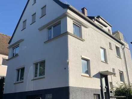 Gemütliche 2,5-Zimmer-Wohnung mit Dachterrasse unterhalb des Wartbergs in kleiner Einheit
