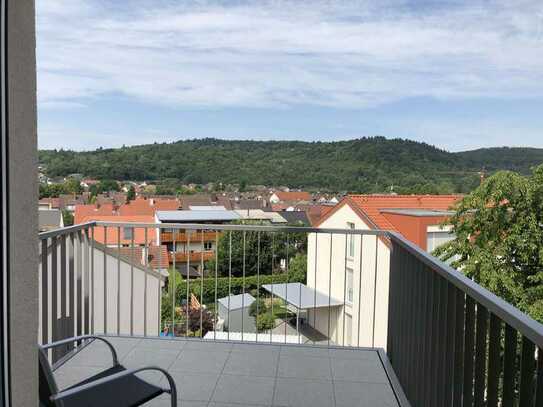 Hochwertige, helle DG-Wohnung mit Traumblick ins Grüne - vor den Toren von Karlsruhe!