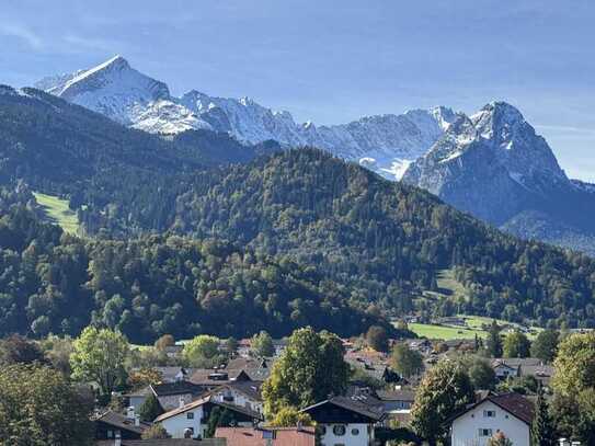 Traumblick über die gesamte Bergwelt von und über Garmisch-Partenkirchen