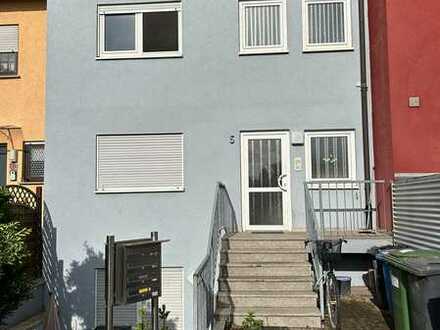 Modernisierte 2-Raum-Wohnung im OG mit Balkon in Kronau