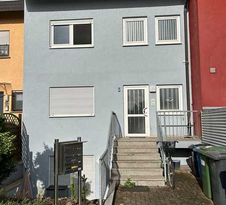 Modernisierte 2-Raum-Wohnung im OG mit Balkon in Kronau