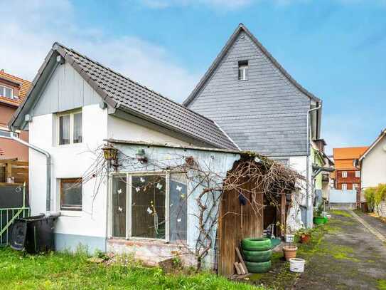 Maintal-Hochstadt: Sanierungsbedürftiges Einfamilienhaus mit großem Grundstück im Altstadtkern